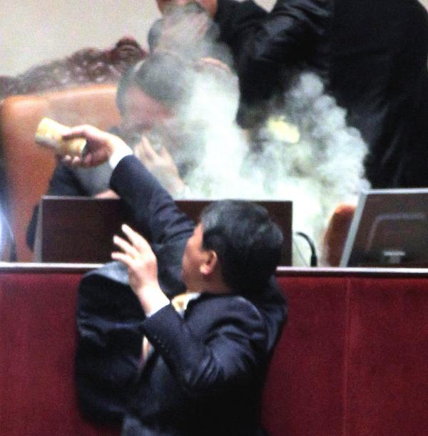 ����������Ա����ϯ̨�Ӵ��ᵯ��ͼ��